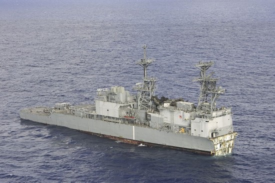 強！軍艦被炸成兩截居然不沉