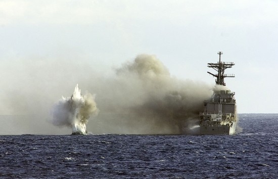 強！軍艦被炸成兩截居然不沉