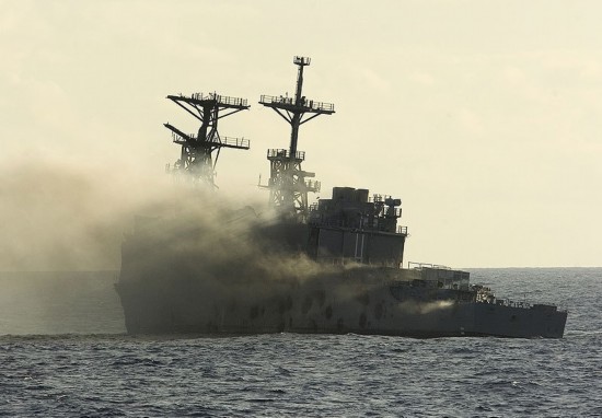 強！軍艦被炸成兩截居然不沉