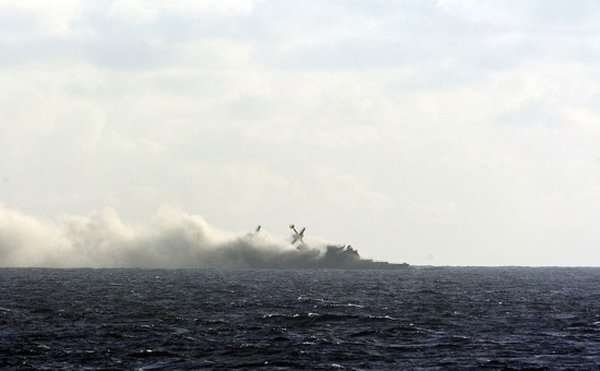 強！軍艦被炸成兩截居然不沉