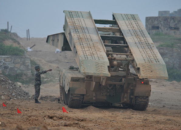 難得一見：我軍先進掃雷裝備威力巨大[組圖]