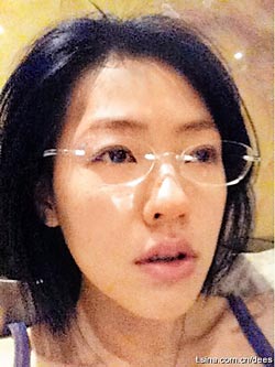 小S蹲馬桶看大S新片 自曝狂哭發(fā)素顏腫眼照