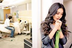 小S蹲馬桶看大S新片 自曝狂哭發素顏腫眼照