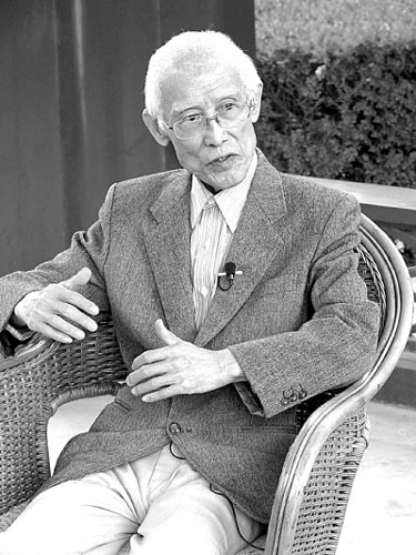 余光中：寫<鄉(xiāng)愁>用20分鐘 感情醞釀了20年(圖)