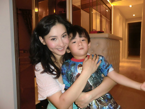 曝明星辣媽獨家育兒經 小S教育女兒靠嚇唬(組圖)