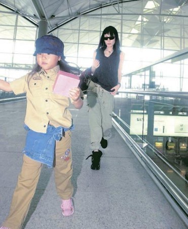 曝明星辣媽獨家育兒經 小S教育女兒靠嚇唬(組圖)