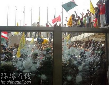 黎巴嫩示威者沖入聯合國辦事處打砸搶