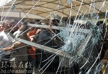 黎巴嫩示威者沖入聯(lián)合國(guó)辦事處打砸搶