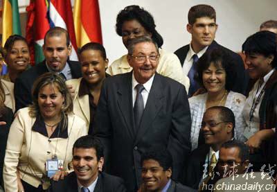 卡斯特羅弟弟初亮國際政壇 領導風格迥異