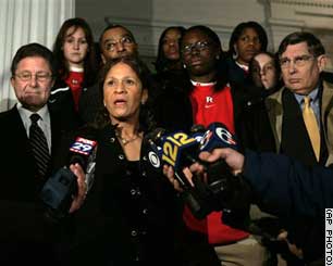 圖：美名嘴被批種族歧視 CBS忍痛將其解雇