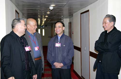 全國政協軍隊特邀委員在駐地共議熱點話題