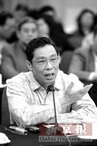 衛(wèi)生部部長(zhǎng)高強(qiáng)：“醫(yī)生開(kāi)藥方拿回扣也是受賄” 