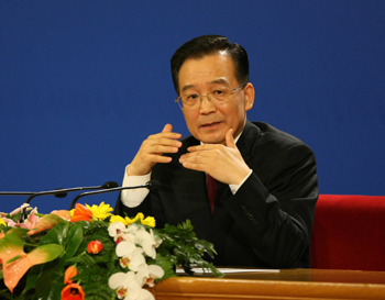 <FONT COLOR=#FF0000><b>溫家寶總理會見中外記者</b></FONT>