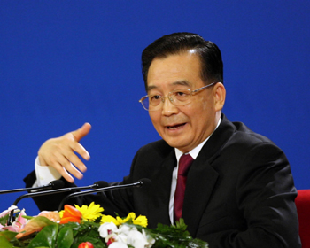 <FONT COLOR=#FF0000><b>溫家寶總理會見中外記者</b></FONT>