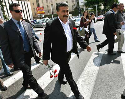 以三黨聯(lián)合組閣?