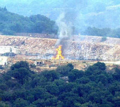 以彈藥庫(kù)被火箭彈擊中