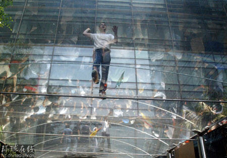 空襲過后 黎巴嫩人“進(jìn)攻”聯(lián)合國辦事處