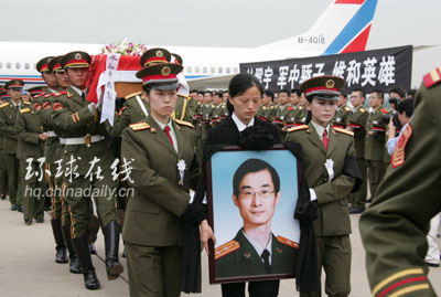 杜照宇烈士靈柩運抵北京