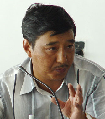 唐古拉前鄉(xiāng)長：鐵路通了，藏民看病便宜了