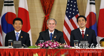亞太領(lǐng)導(dǎo)人為APEC齊聚越南 日美韓會(huì)晤討論朝核問(wèn)題