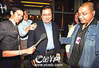 阿羅約丈夫抵達香港后一言不發