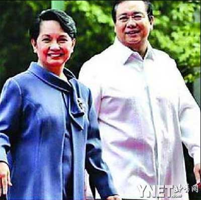 癥狀:老公香港“避難” 阿羅約不送行