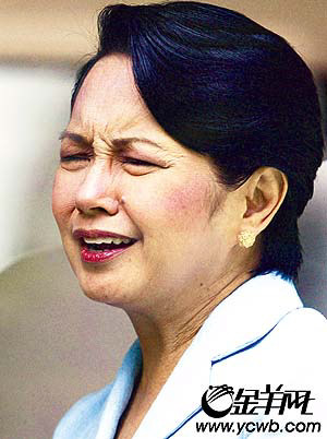 癥狀:老公香港“避難” 阿羅約不送行