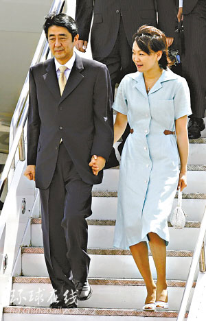 摩登第一夫人為安倍招攬人氣(圖)