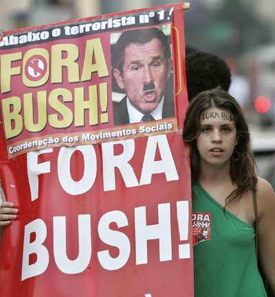 布什訪巴西遭抗議 查韋斯領銜反美大游行