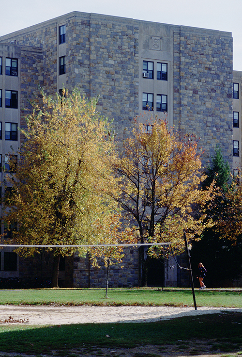 事件直擊：女生和宿舍管理員被害
