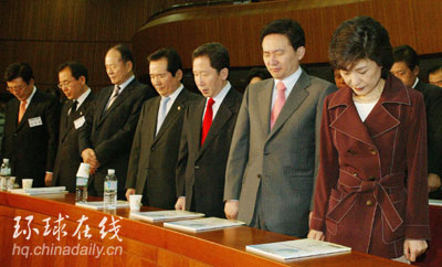 韓國(guó)議員悼念槍擊案受害者