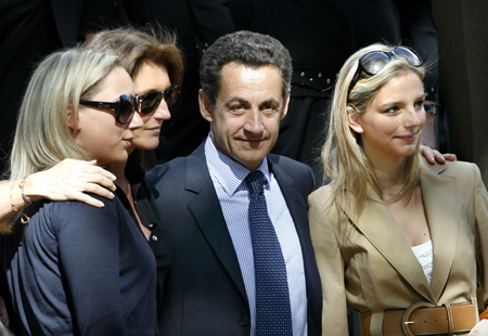 法大選投票率創26年最高 薩爾科齊攜妻投票