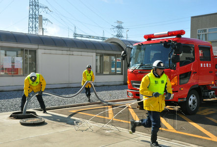 日本東北電力東通核電站進行防災演練(圖)