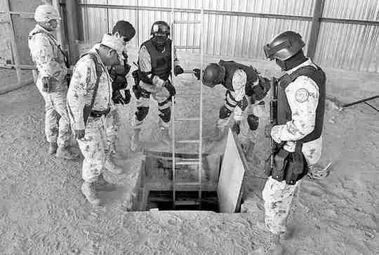 墨西哥警方發(fā)現(xiàn)多條跨境販毒地道