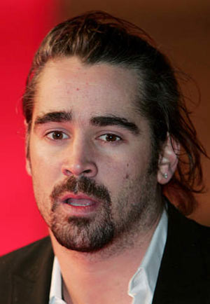 鞏俐與老外天安門廣場熱情激吻 甜蜜攜手買豆漿(圖)