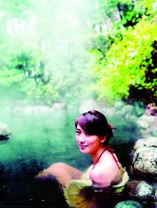 日本泡溫泉 身心不裸不行(圖)