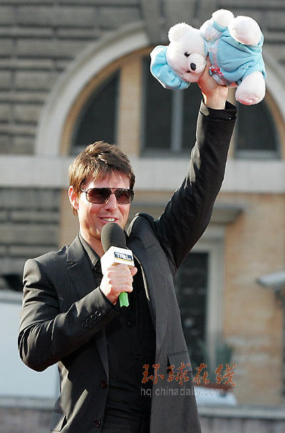 克魯斯《碟3》首映新任務(wù)是換尿布