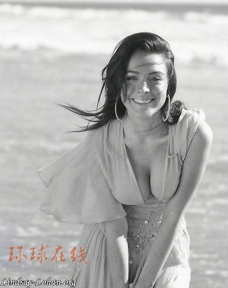 好萊塢“小公主”林賽•羅翰浪漫海灘寫真