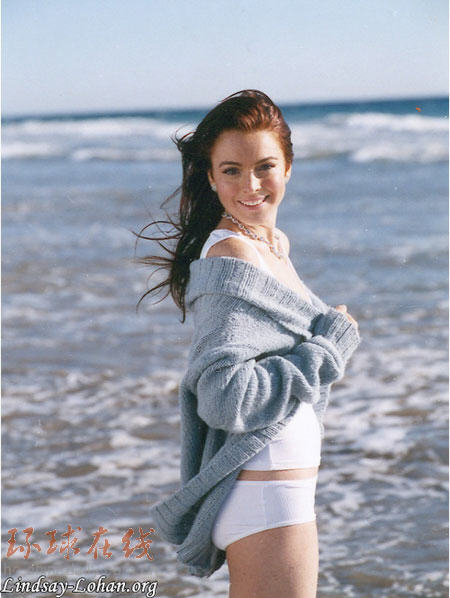 好萊塢“小公主”林賽•羅翰浪漫海灘寫真