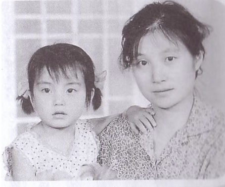 童年和媽媽在一起－你認得出他們嗎