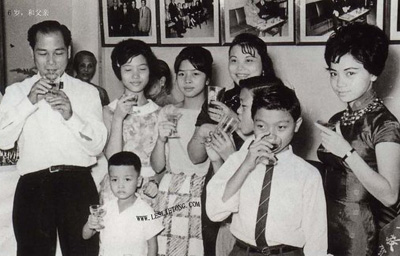 童年和媽媽在一起－你認(rèn)得出他們嗎