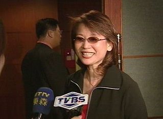 明星與媽媽溫馨相擁