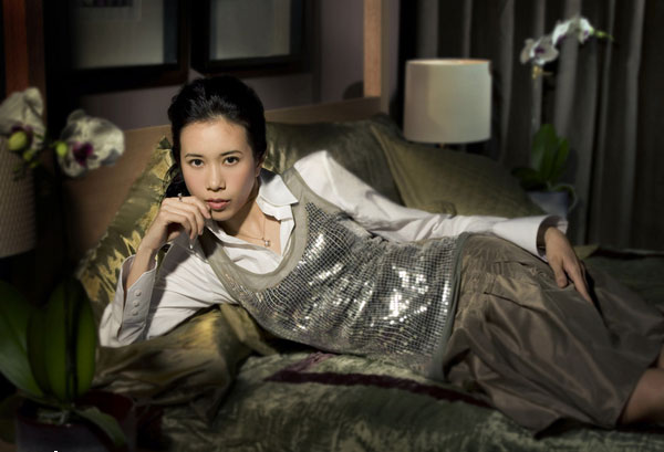 莫文蔚代言展“床上風情”(圖)