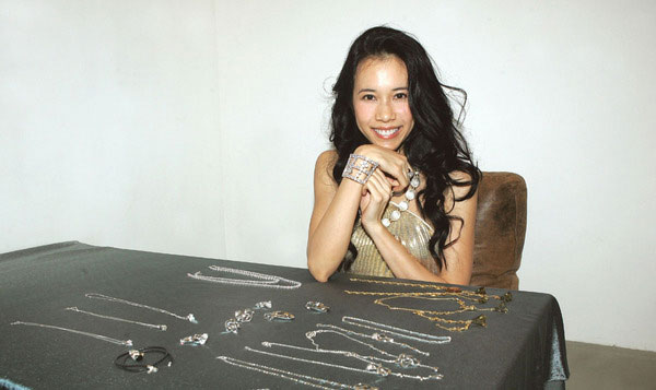 莫文蔚代言展“床上風情”(圖)