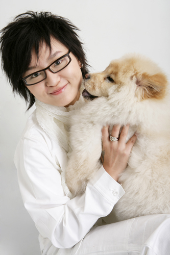 周筆暢新EP自寫歌曲 全新酷造型曝光(圖)