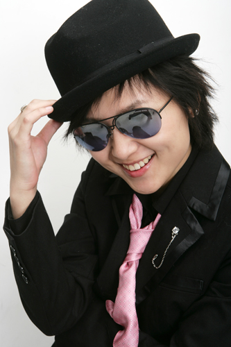 周筆暢新EP自寫歌曲 全新酷造型曝光(圖)