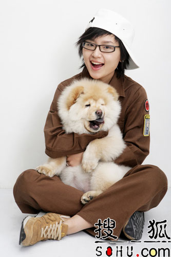 周筆暢新EP自寫歌曲 全新酷造型曝光(圖)