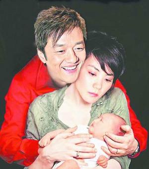 李亞鵬寸步不離守護(hù)王菲(圖)