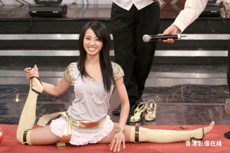 蔡依林婉拒金曲獎 上節目表演劈腿滾球高難動作(圖)