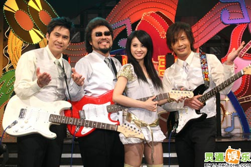 蔡依林婉拒金曲獎 上節目表演劈腿滾球高難動作(圖)